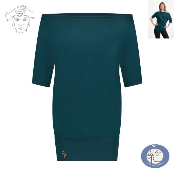 Product afbeelding yoga top halve mouw Bhav kleur Pine Merk Urban Goddess. Verkrijgbaar bij Birds and Berries in Bonheiden of via de webshop